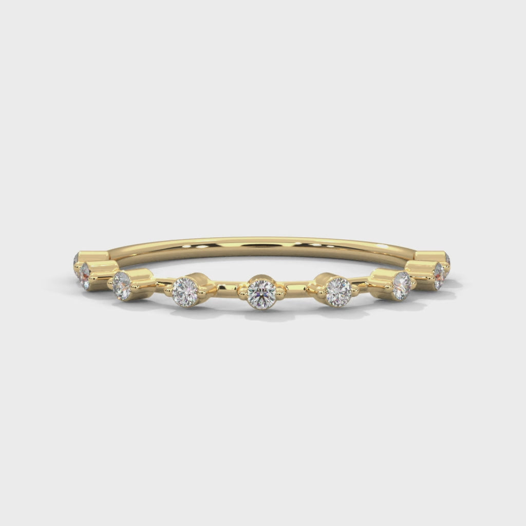 Amélie Scattered Diamond Band in yellow gold